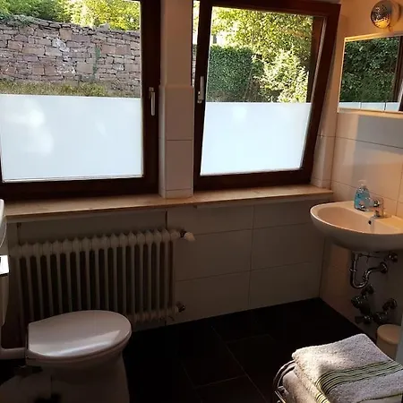 Art-apartment Mit Balkon Lägenhet *